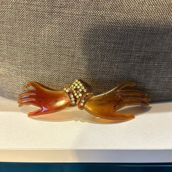 Bakelite very vintage barrette. It lit up yellow real quickly as as Bakelite​​ - Picture 1 of 7